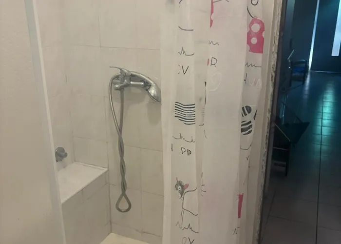 ゲストハウス & Semic